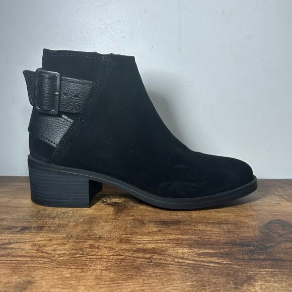 CLARKS Memi Buckle Black Suede Black Suede Bootie Womans size 8 - Picture 1 of 11